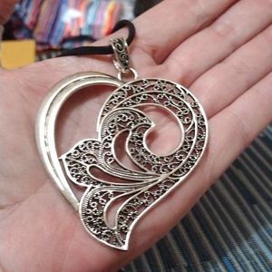 🌟 ZINC ALLOY HEART NECKLACE ON BLACK CORD